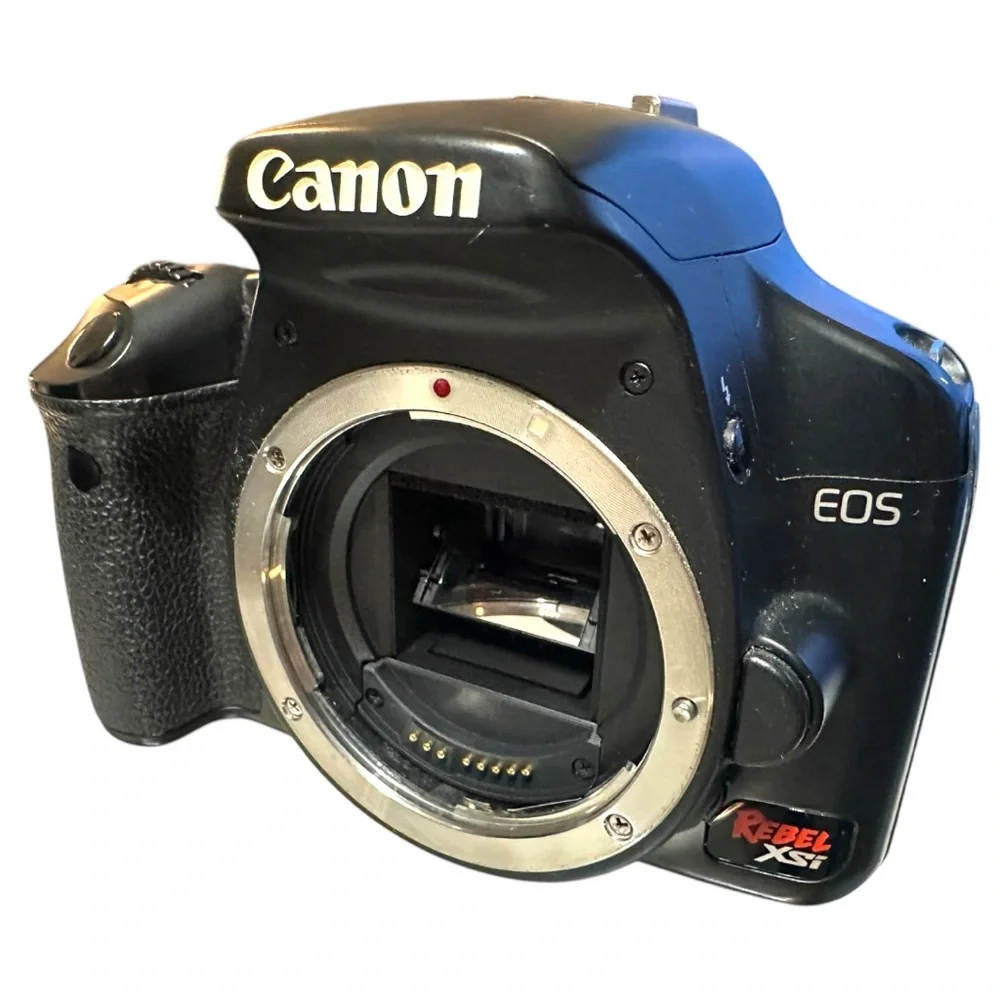 Canon EOS Rebel XSi DSLR Camera + Canon EF 28-135mm f/3.5-5.6 IS USM Lens